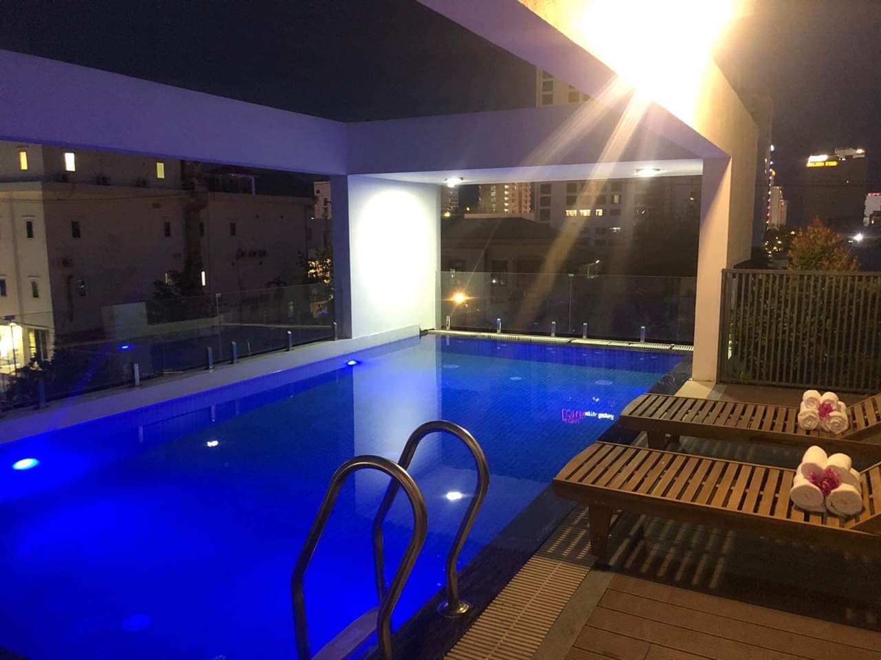 blue-pool-villa-8